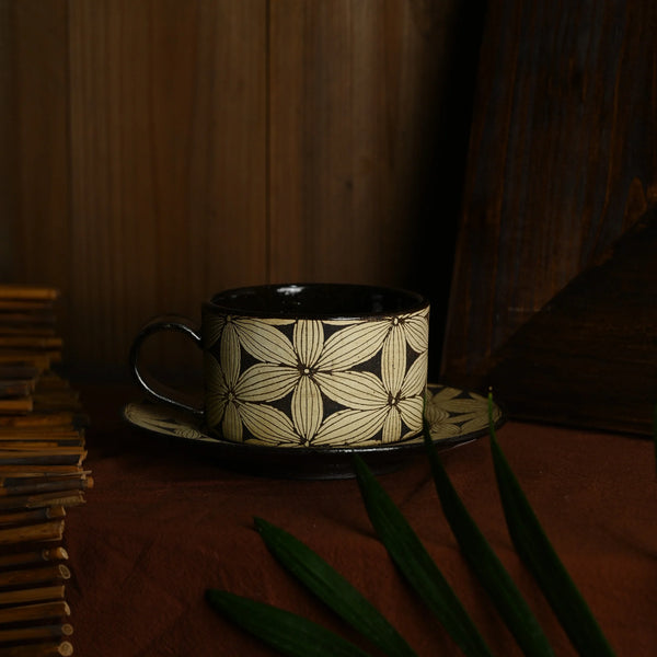 Shadow Floral Shallow Plate (Wide Petal Motif)