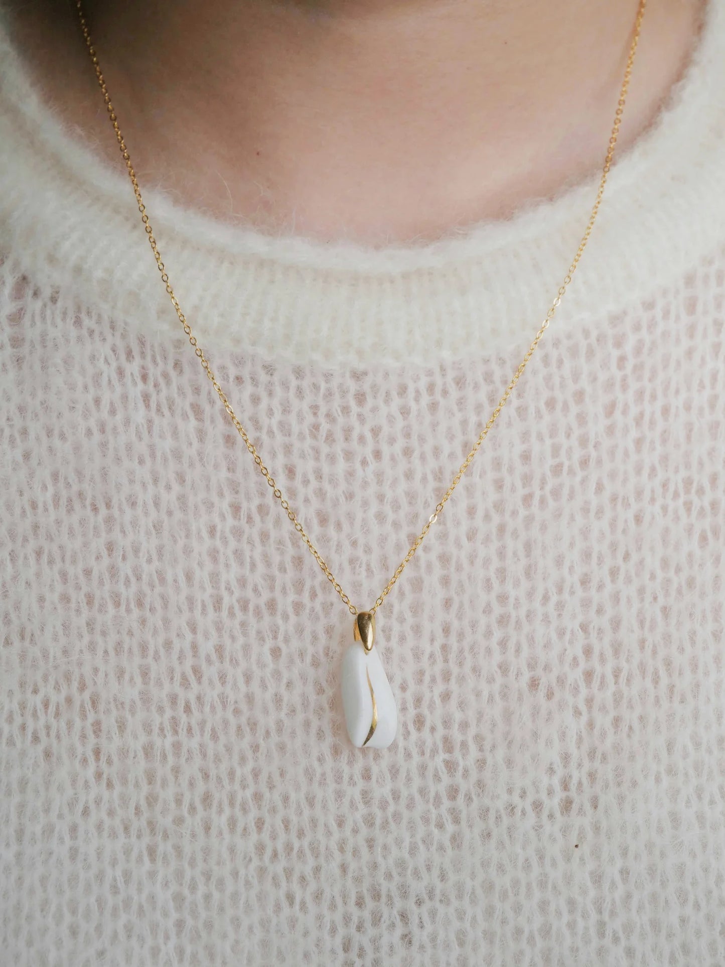 White Porcelain Gilded Minimalist Necklace - Wandering Breeze Collection
