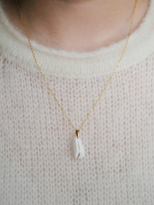 White Porcelain Gilded Minimalist Necklace - Wandering Breeze Collection