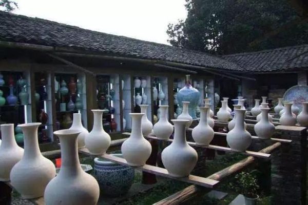 Ceramics Through Dynasties: A Technical and Cultural Timeline of Chinese Pottery