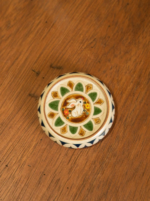 Rabbit Motif Lid Rest with Coin Pattern