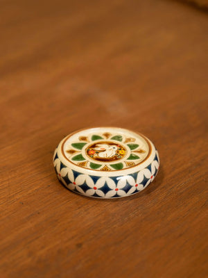Rabbit Motif Lid Rest with Coin Pattern