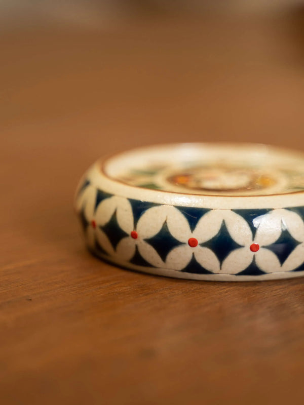 Rabbit Motif Lid Rest with Coin Pattern