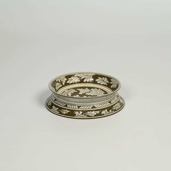 NANYI Sgraffito Bloom Floral Teapot Stand