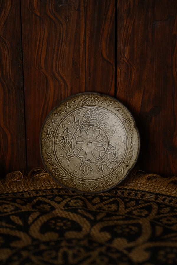 NANYI Sgraffito Bloom Floral Carved Plate