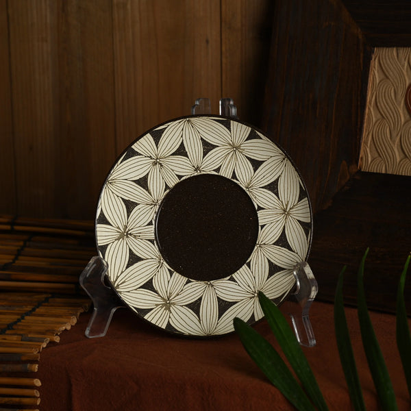 Shadow Floral Shallow Plate (Wide Petal Motif)